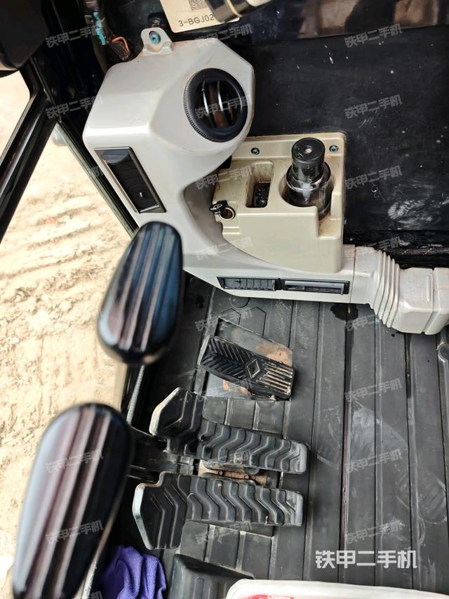 座椅左側(cè)控制臺(tái)/音響/含左手柄(駕駛室部分) 座椅左側(cè)控制臺(tái)/音響/含左手柄(駕駛室部分)