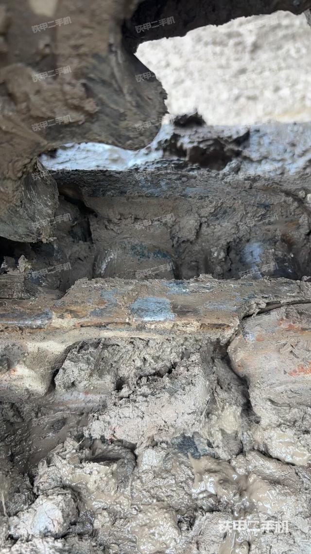 右側(cè)履帶整體?(行走機(jī)構(gòu)) 右側(cè)履帶整體?(行走機(jī)構(gòu))