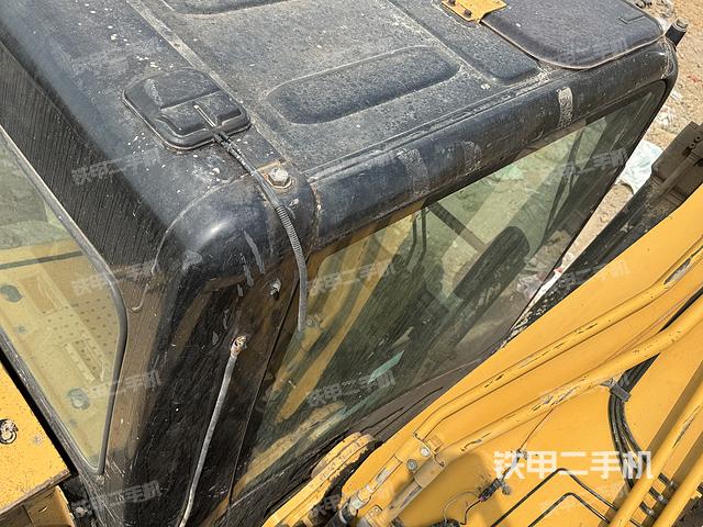 驾驶室顶部(整机外观) 驾驶室顶部(整机外观)