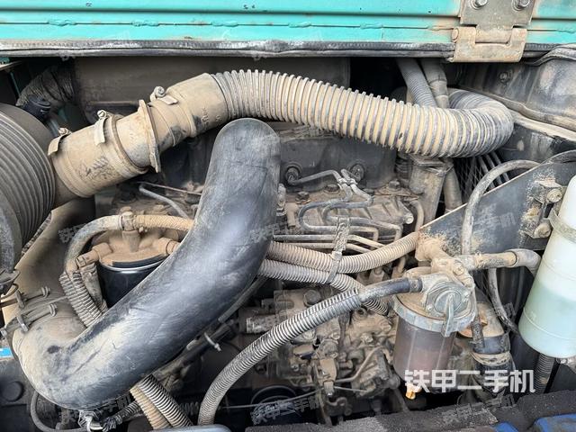 回轉(zhuǎn)馬達和主控閥(整機外觀) 回轉(zhuǎn)馬達和主控閥(整機外觀)