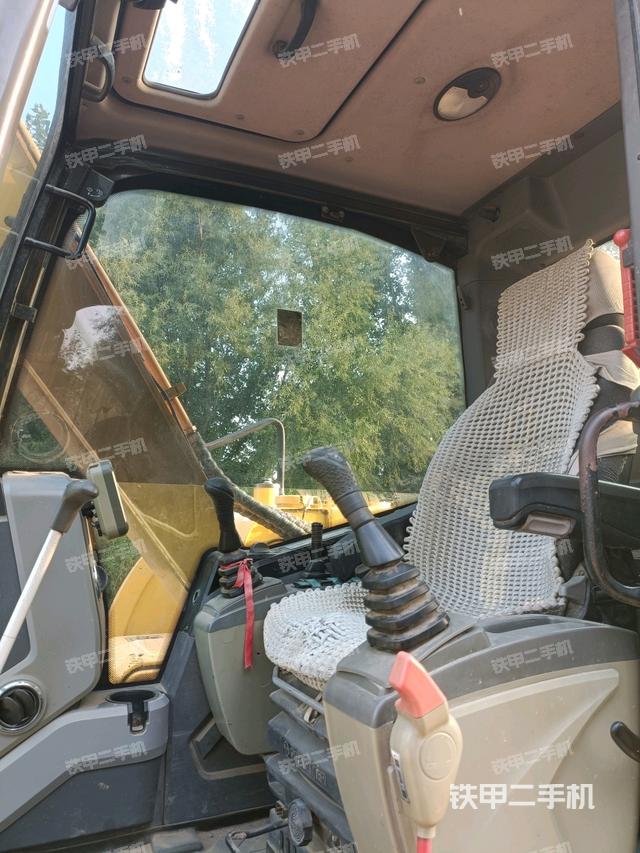 駕駛室整體（整機外觀）