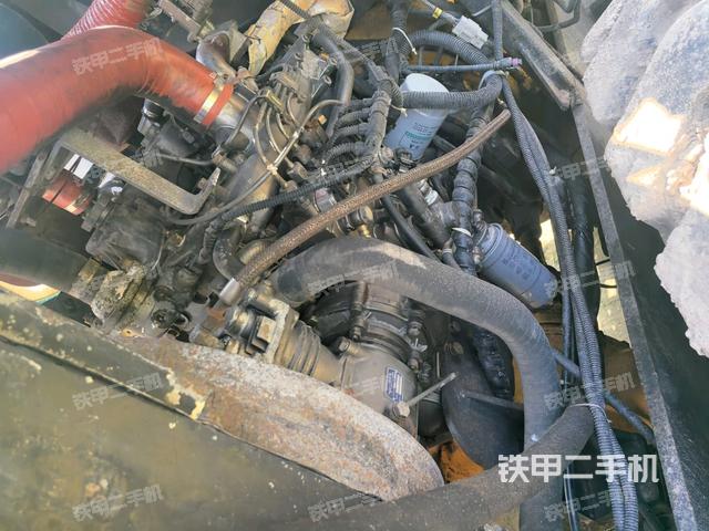 發(fā)動機艙全景（壓路機發(fā)動機艙）