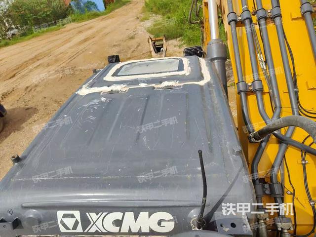 驾驶室顶部(整机外观) 驾驶室顶部(整机外观)