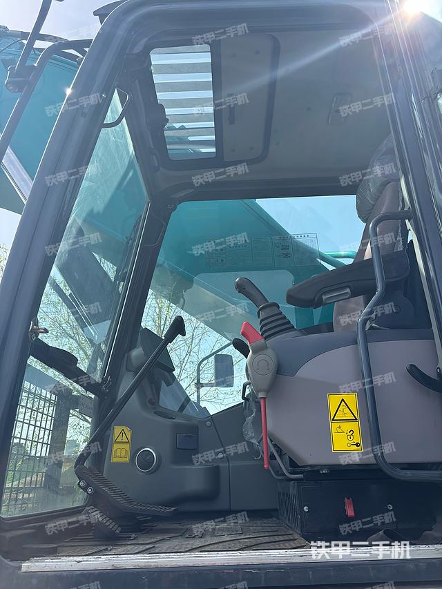 駕駛室整體（整機外觀）