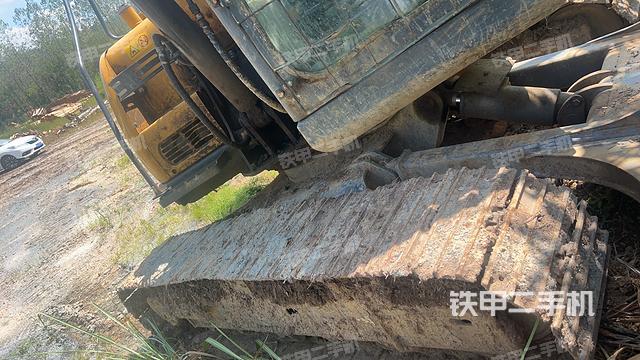 单侧履带整体(整机外观) 单侧履带整体(整机外观)