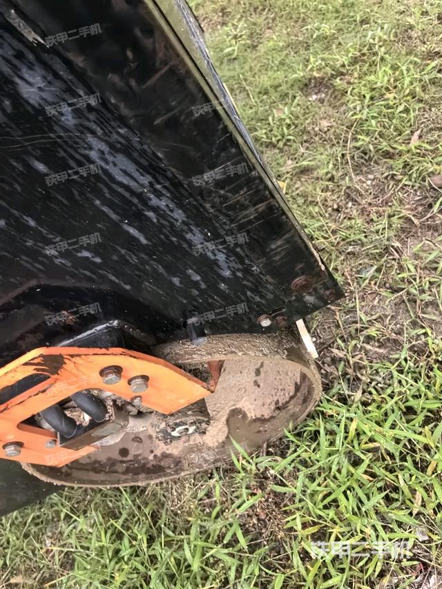 前轮左侧减震块连接及部件(压路机前后车架) 前轮左侧减震块连接及部件(压路机前后车架)