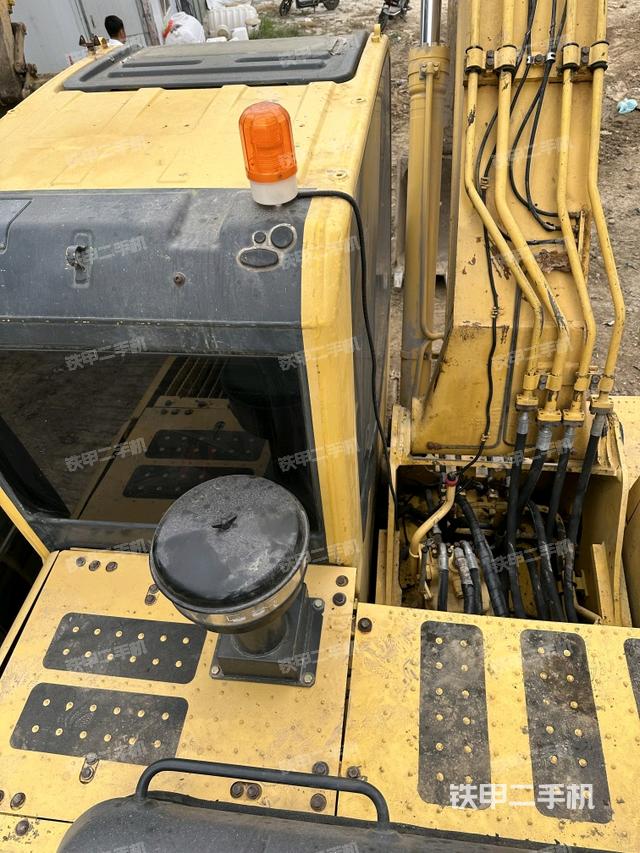 驾驶室顶部（整机外观）