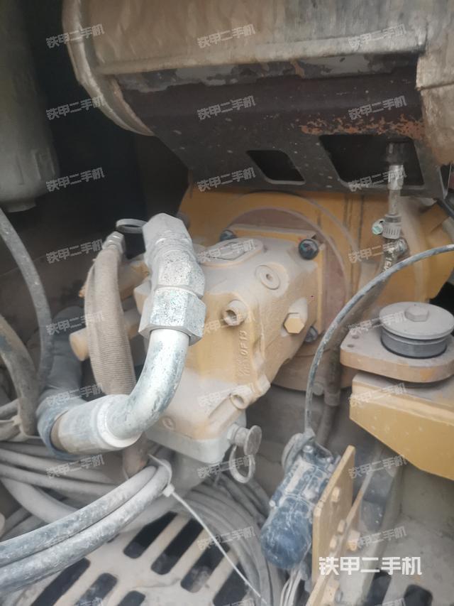 液壓泵艙室正面整體(整機外觀) 液壓泵艙室正面整體(整機外觀)