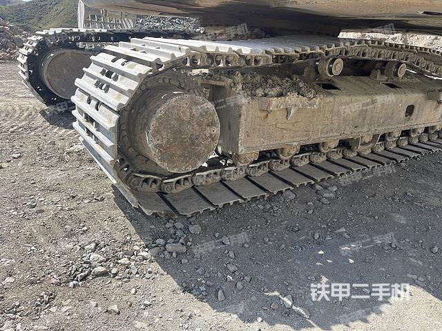 單側(cè)履帶整體(整機(jī)外觀) 單側(cè)履帶整體(整機(jī)外觀)