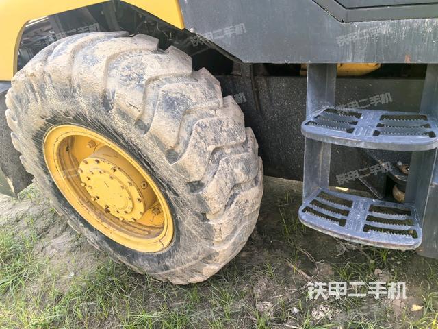 前輪左側(cè)減震塊連接及部件（壓路機前后車架）