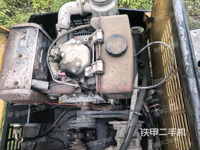 风扇及皮带(压路机发动机舱) 风扇及皮带(压路机发动机舱)