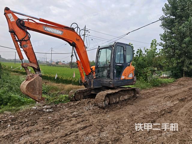 斗山DX60-CN10挖掘机