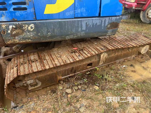 單側(cè)履帶整體(整機(jī)外觀) 單側(cè)履帶整體(整機(jī)外觀)