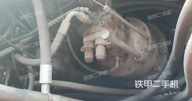 液壓泵艙室正面整體(整機外觀) 液壓泵艙室正面整體(整機外觀)