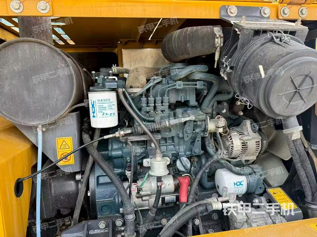 发动机整体俯视(整机外观) 发动机整体俯视(整机外观)