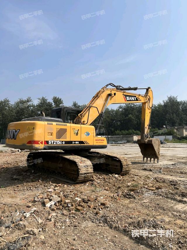 驾驶室顶部(整机外观) 驾驶室顶部(整机外观)