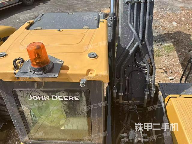 驾驶室顶部(整机外观) 驾驶室顶部(整机外观)