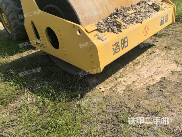 前車架正左側(cè)（壓路機前后車架）