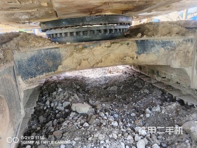 轉(zhuǎn)盤和下車架正前(工作和回轉(zhuǎn)裝置) 轉(zhuǎn)盤和下車架正前(工作和回轉(zhuǎn)裝置)