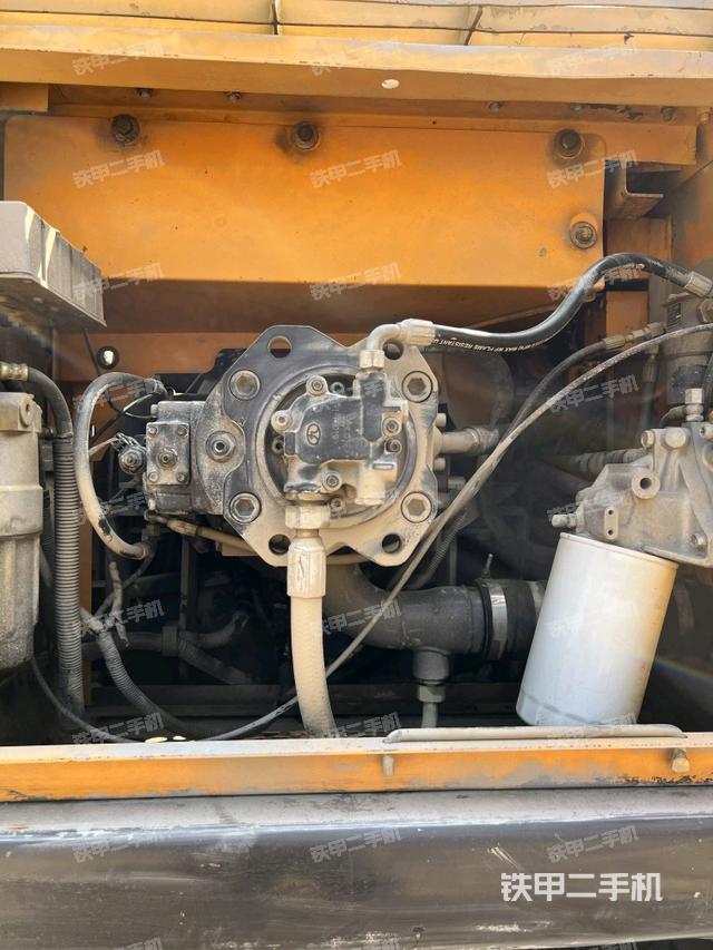 液压泵舱室正面整体(整机外观) 液压泵舱室正面整体(整机外观)