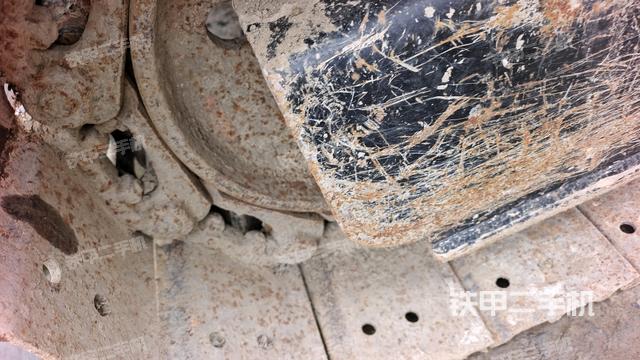 左导向轮(行走机构) 左导向轮(行走机构)