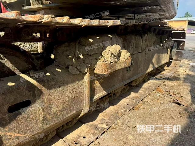 单侧履带整体(整机外观) 单侧履带整体(整机外观)