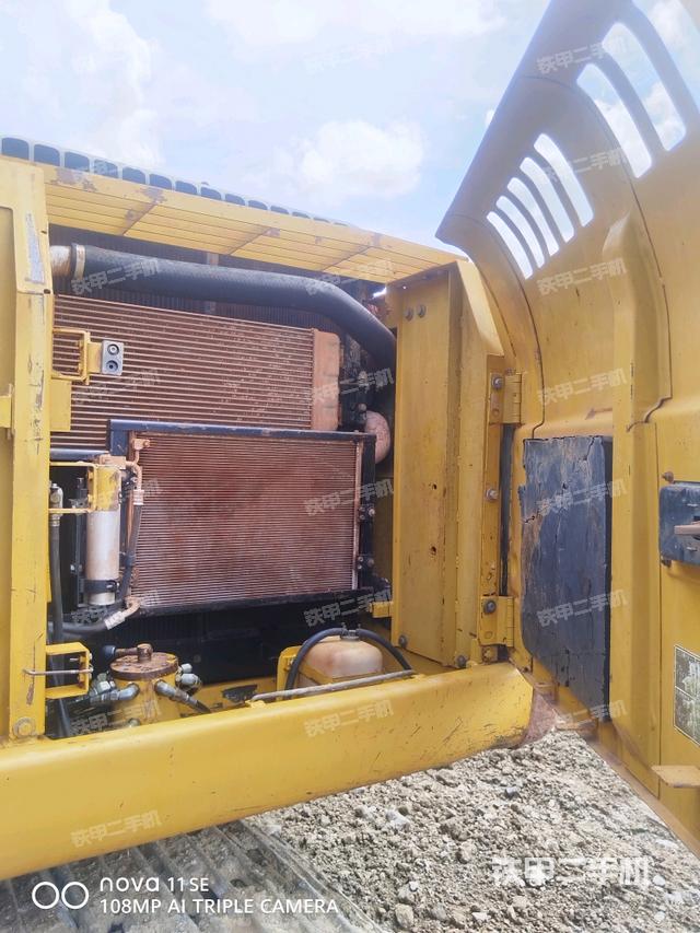 散熱器正面(大件艙室) 散熱器正面(大件艙室)