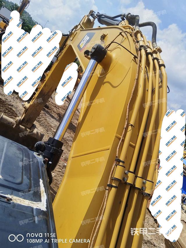 大臂背部俯視(工作和回轉(zhuǎn)裝置) 大臂背部俯視(工作和回轉(zhuǎn)裝置)