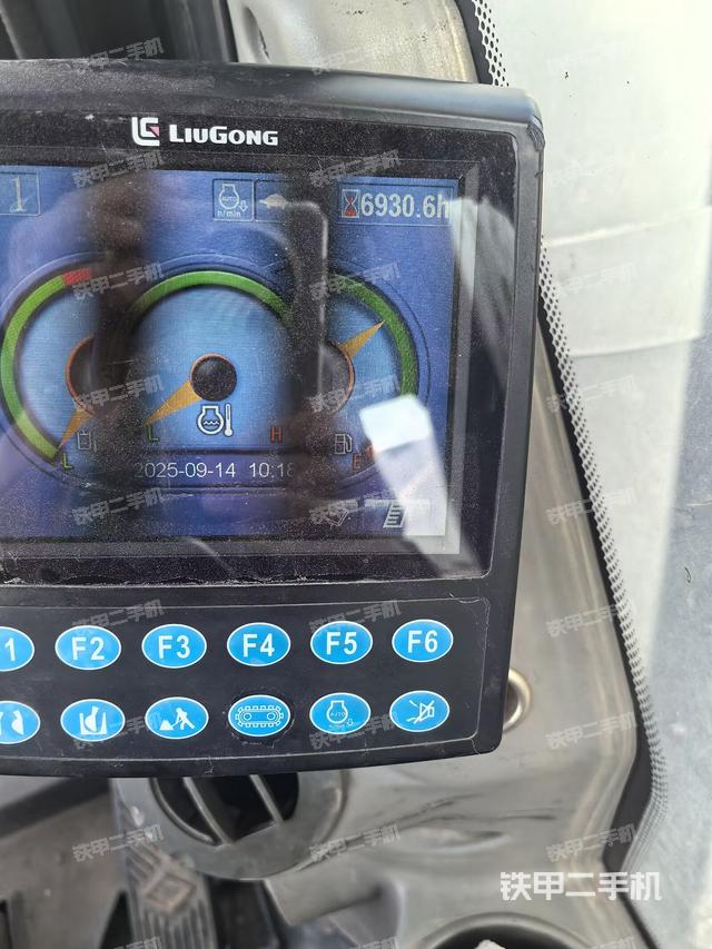 驾驶室整体(整机外观) 驾驶室整体(整机外观)