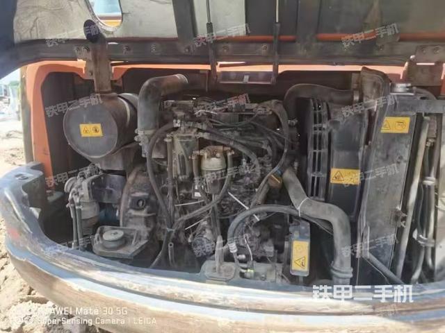 液压泵舱室正面整体(整机外观) 液压泵舱室正面整体(整机外观)