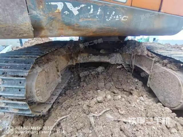 单侧履带整体(整机外观) 单侧履带整体(整机外观)