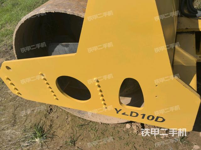 前輪右側(cè)減震塊連接及部件（壓路機前后車架）