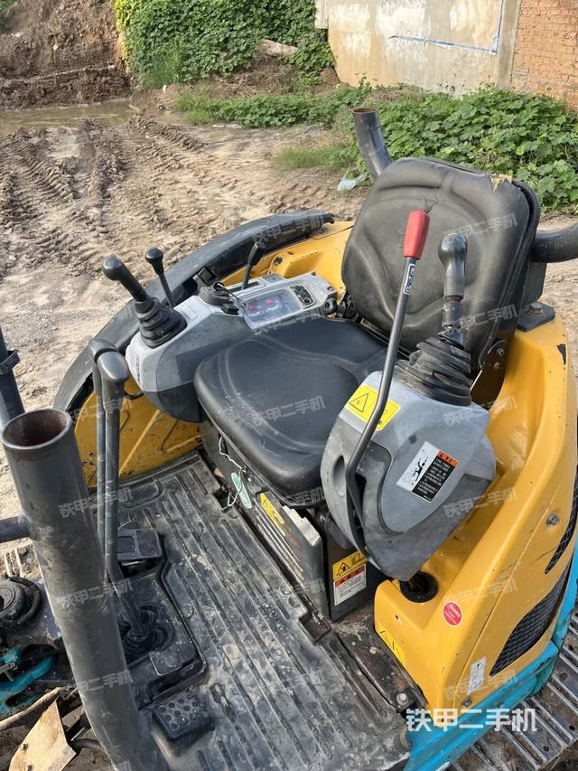 驾驶室整体(整机外观) 驾驶室整体(整机外观)