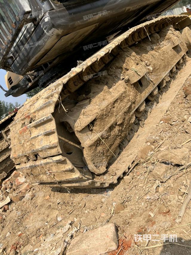 单侧履带整体(整机外观) 单侧履带整体(整机外观)