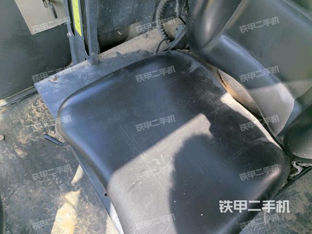 駕駛室側(cè)向上照全景（壓路機駕駛室）