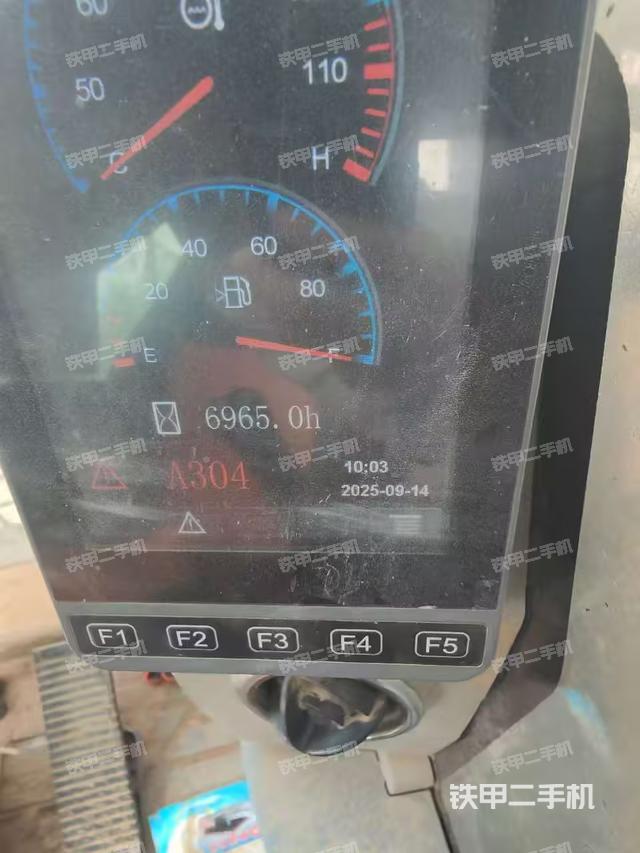 驾驶室整体(整机外观) 驾驶室整体(整机外观)