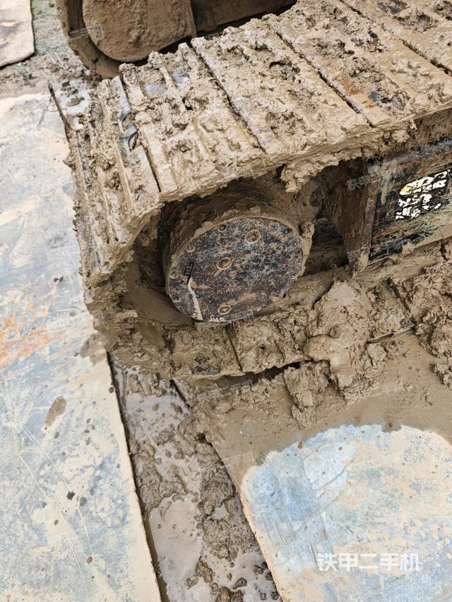 右側(cè)履帶整體?(行走機構(gòu)) 右側(cè)履帶整體?(行走機構(gòu))