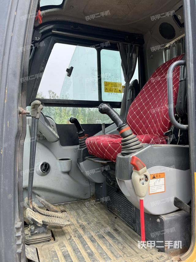 驾驶室顶部（整机外观）