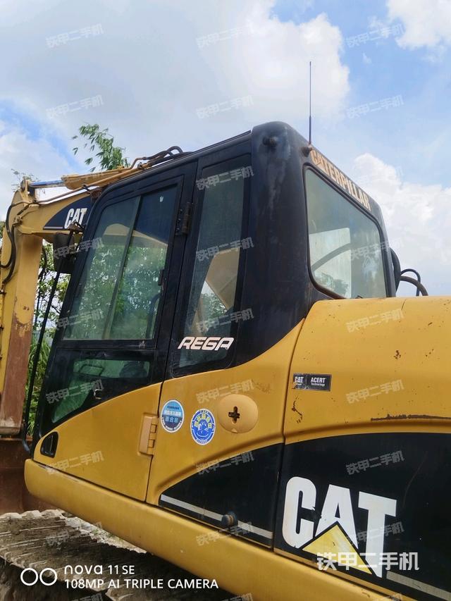 駕駛室左后45度(駕駛室部分) 駕駛室左后45度(駕駛室部分)