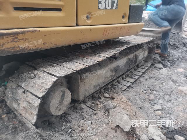 單側(cè)履帶整體(整機外觀) 單側(cè)履帶整體(整機外觀)