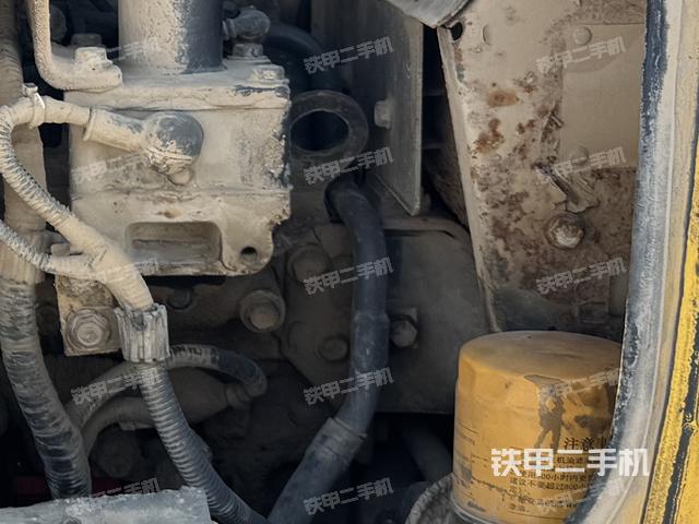 液壓泵艙室正面整體(整機外觀) 液壓泵艙室正面整體(整機外觀)