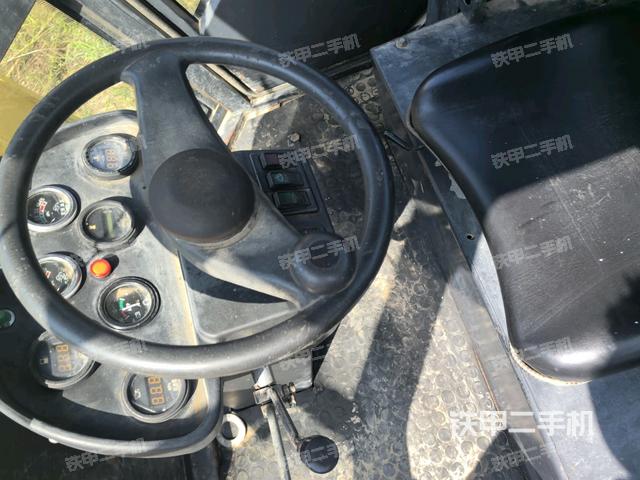 儀表盤全景（壓路機駕駛室）