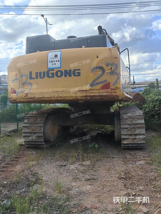 驾驶室顶部(整机外观) 驾驶室顶部(整机外观)