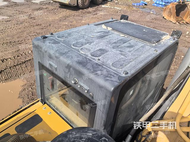 驾驶室顶部(整机外观) 驾驶室顶部(整机外观)