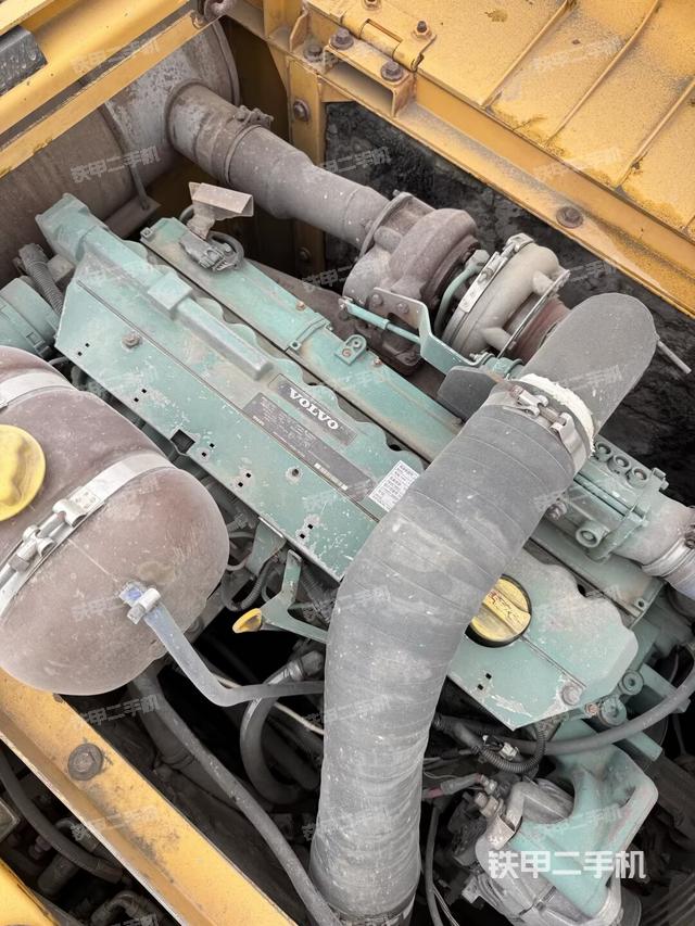 發(fā)動(dòng)機(jī)整體俯視(整機(jī)外觀) 發(fā)動(dòng)機(jī)整體俯視(整機(jī)外觀)