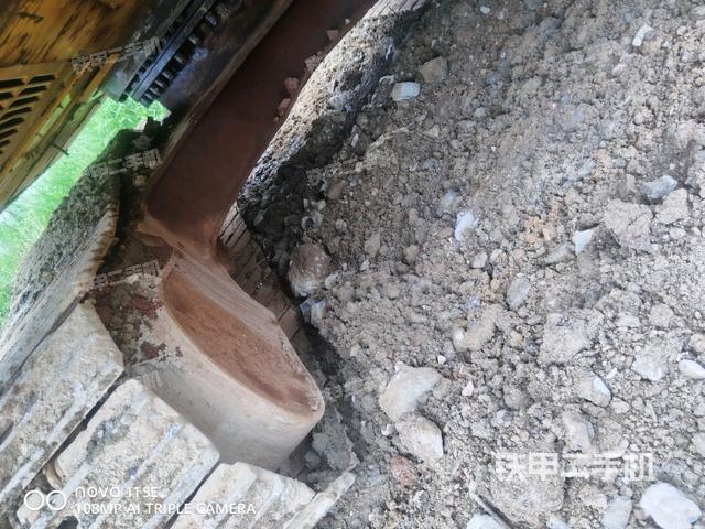 轉(zhuǎn)盤和下車架正前(工作和回轉(zhuǎn)裝置) 轉(zhuǎn)盤和下車架正前(工作和回轉(zhuǎn)裝置)