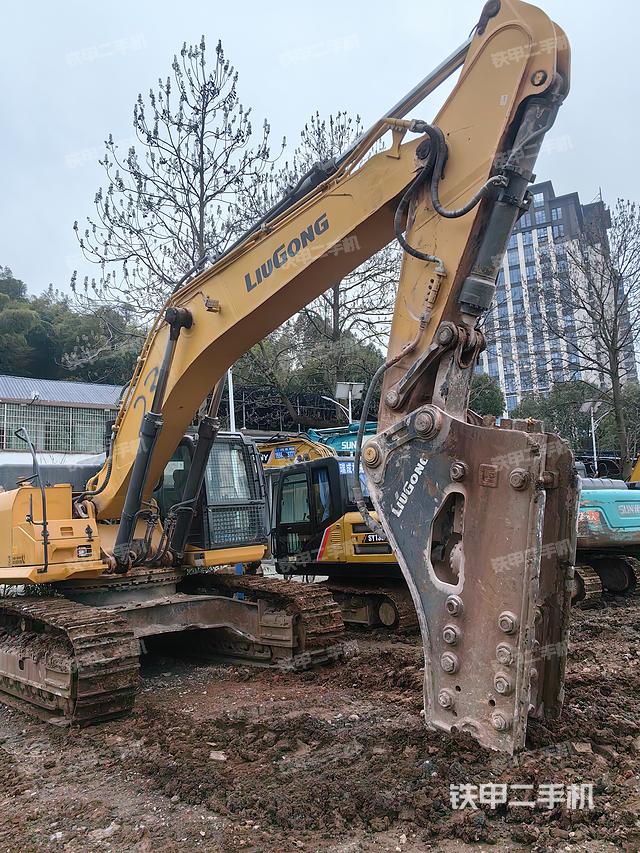 驾驶室整体(整机外观) 驾驶室整体(整机外观)