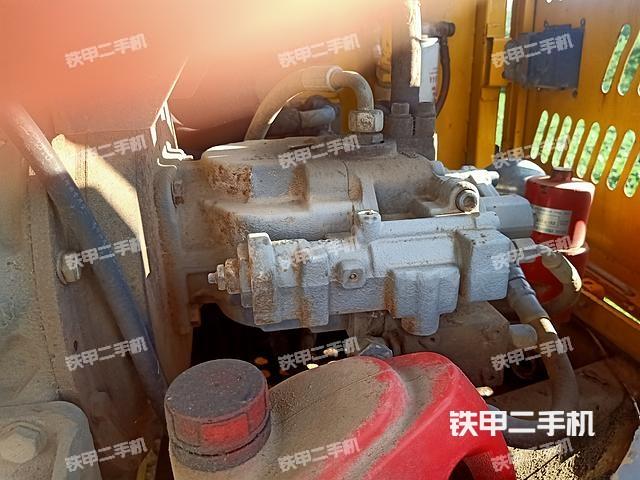 液压泵舱室正面整体(整机外观) 液压泵舱室正面整体(整机外观)