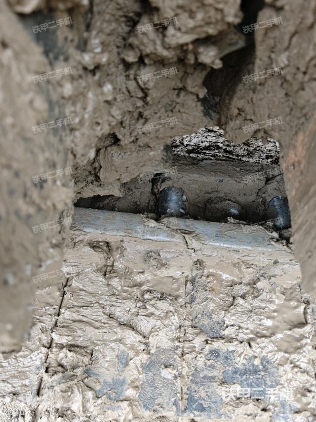 左驅(qū)動輪（行走機(jī)構(gòu)）