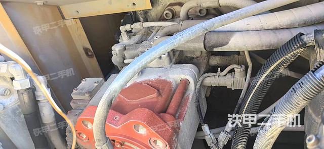 液壓泵艙室正面整體（整機(jī)外觀）